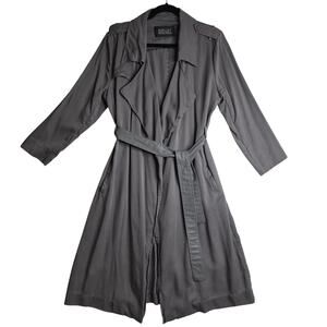 Badgley Mischka L Gray faux leather lines Trench Coat with belt. Flowy Simple‎